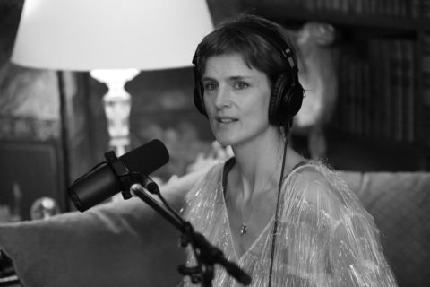 hakkında en son şirket haberleri O Chanel El Çantasında Ne Taşıdığını Merak Ettiniz mi?  2