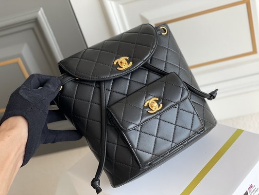 Chanel Deri Kapaklı Tasarımcı Marka Sırt Çantası 1994-1996 Elmas Kapitoneli Kadın