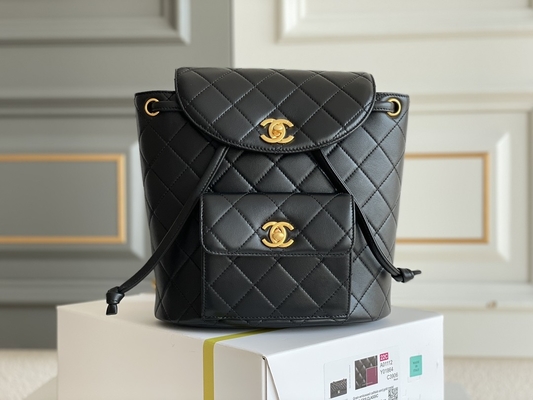Chanel Deri Kapaklı Tasarımcı Marka Sırt Çantası 1994-1996 Elmas Kapitoneli Kadın