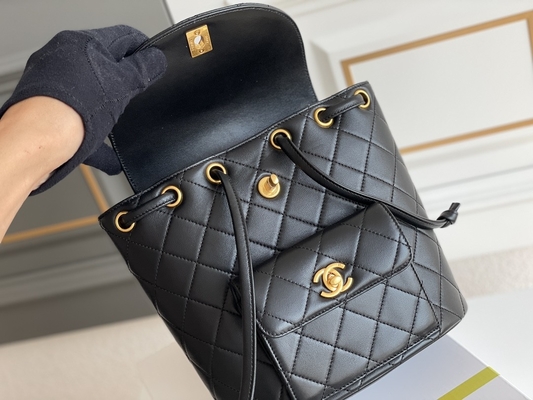 Chanel Deri Kapaklı Tasarımcı Marka Sırt Çantası 1994-1996 Elmas Kapitoneli Kadın