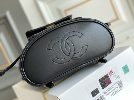 Chanel Deri Kapaklı Tasarımcı Marka Sırt Çantası 1994-1996 Elmas Kapitoneli Kadın