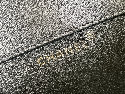 Chanel Deri Kapaklı Tasarımcı Marka Sırt Çantası 1994-1996 Elmas Kapitoneli Kadın