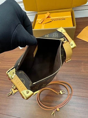 Kahverengi Presbiyopik Kanvas Louis Vuitton LV Yan Gövde Monogram PM Çanta Bavul