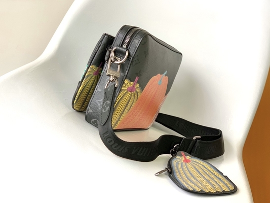 LV x YK Trio Monogram Unisex Markalı Erkek Çanta M46358 Sokak Stili İşbirliği 3WAY