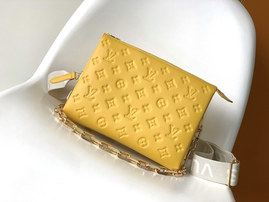 Ayçiçeği Monogram Kabartmalı Özel Markalı Çantalar Coussin PM Louis Vuitton Puffy Kuzu Derisi