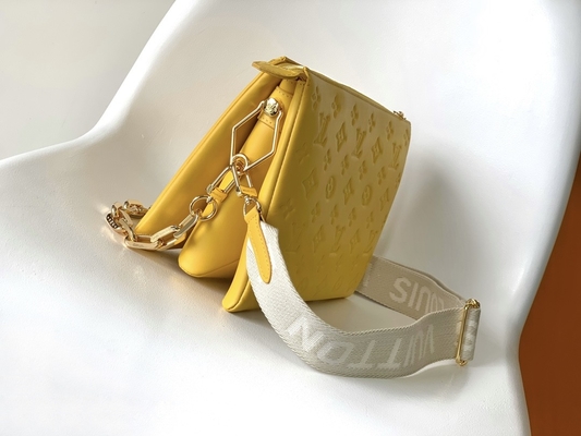 Ayçiçeği Monogram Kabartmalı Özel Markalı Çantalar Coussin PM Louis Vuitton Puffy Kuzu Derisi