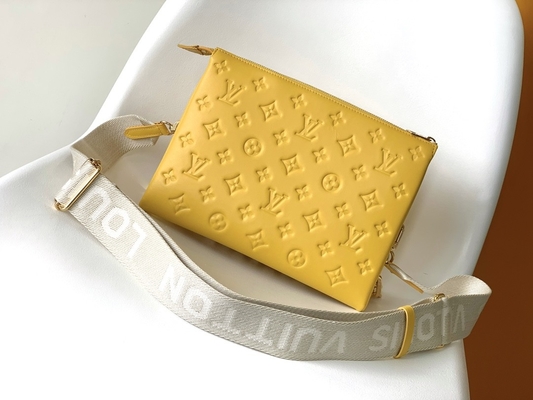 Ayçiçeği Monogram Kabartmalı Özel Markalı Çantalar Coussin PM Louis Vuitton Puffy Kuzu Derisi