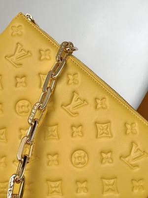 Ayçiçeği Monogram Kabartmalı Özel Markalı Çantalar Coussin PM Louis Vuitton Puffy Kuzu Derisi