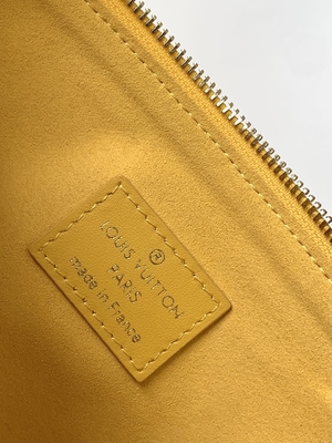 Ayçiçeği Monogram Kabartmalı Özel Markalı Çantalar Coussin PM Louis Vuitton Puffy Kuzu Derisi
