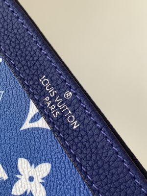 Küçük Gaston Louis Vuitton LV Poşet Cüzdan Çift Fermuarlı Giyilebilir