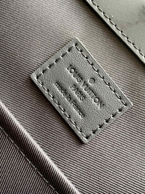 Erkek Sac Plat Horizontal Zippé 24H M45571 Louis Vuitton çanta