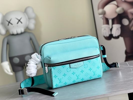 Louis Vuitton Markalı Erkek Çanta Monogram Unisex M30233 Outdoor Messenger &amp; Omuz Çantaları