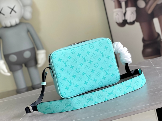 Louis Vuitton Markalı Erkek Çanta Monogram Unisex M30233 Outdoor Messenger &amp; Omuz Çantaları