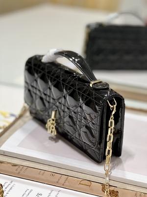 Markalı Lady Dior Patent Clutch Küçük İnci Siyah Kapaklı