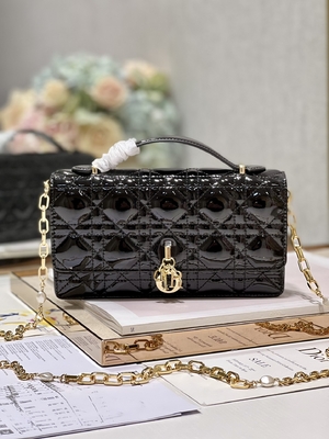 Markalı Lady Dior Patent Clutch Küçük İnci Siyah Kapaklı