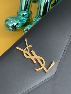 Kabartmalı Saint Laurent Preloved Markalı Çanta Uptown Deri Clutch Grain De Poudre