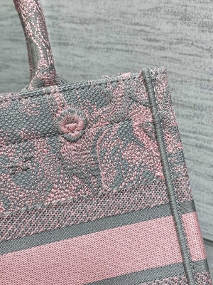 Küçük Christian Dior Kitaplık Pembe Ve Gri Toile De Jouy Sauvage Nakış