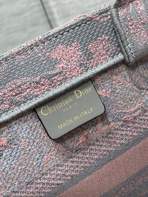 Küçük Christian Dior Kitaplık Pembe Ve Gri Toile De Jouy Sauvage Nakış