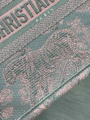 Küçük Christian Dior Kitaplık Pembe Ve Gri Toile De Jouy Sauvage Nakış