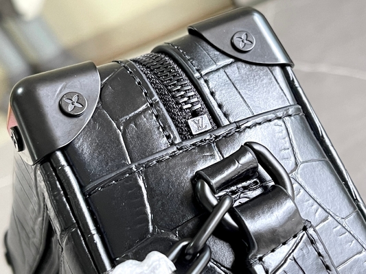 Crocodilien Mat Siyah Louis Vuitton LV Soft Trunk Mini Küçük Rugan