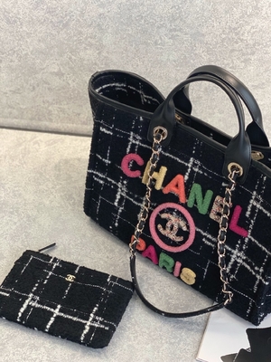 Chanel 2022 Sotheby's Özel Markalı Çantalar Tüvit Plaj Çantası FW Rainbow Tote