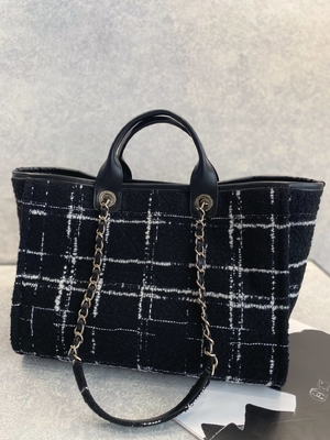 Chanel 2022 Sotheby's Özel Markalı Çantalar Tüvit Plaj Çantası FW Rainbow Tote