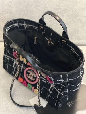 Chanel 2022 Sotheby's Özel Markalı Çantalar Tüvit Plaj Çantası FW Rainbow Tote