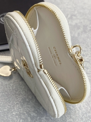 Zincirli Lake Dana Derisi Preloved Markalı Çanta Altın Rengi Metal Siyah Beyaz